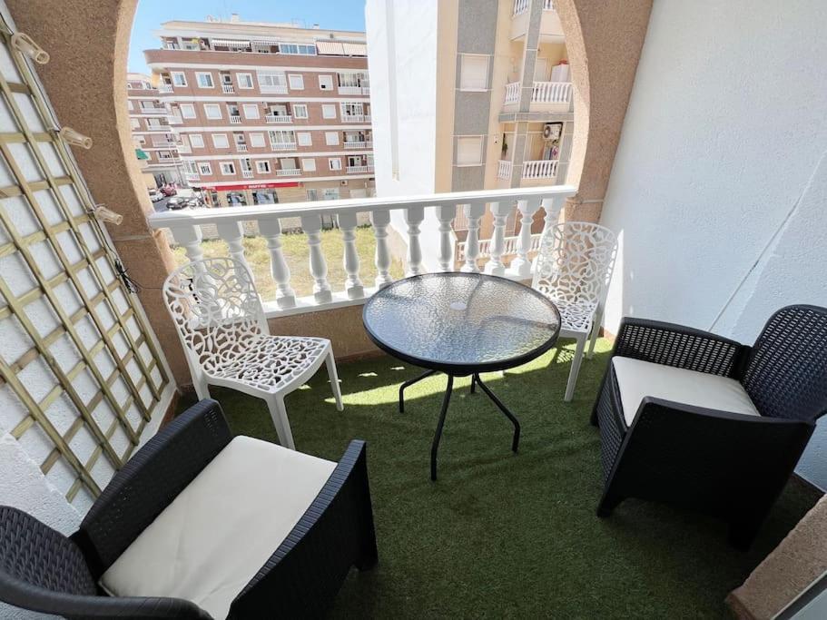 Nice And Central Apartment Torrevieja Exterior photo